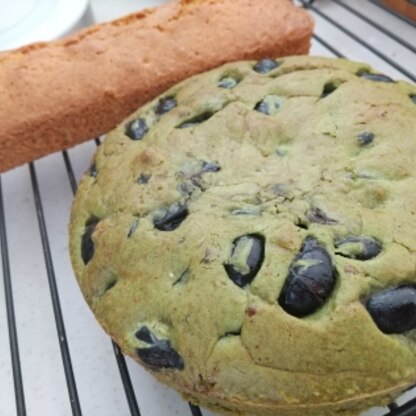 このパウンドケーキが一番好みです(*^^*)
今回は、抹茶と黒豆をいれて作りました！